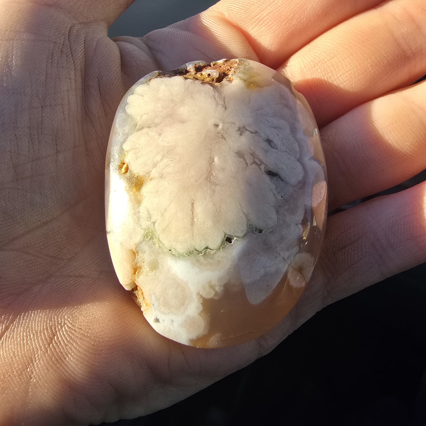 Flower Agate Crystal Palm Stone